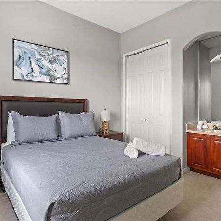 MONTHLY STAYS!✰ Lakefront ↠ Gated Pool Home 올랜도 외부 사진