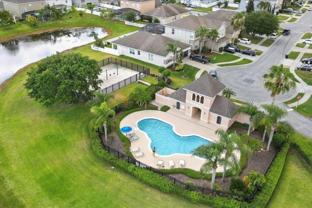 MONTHLY STAYS!✰ Lakefront ↠ Gated Pool Home 올랜도 외부 사진